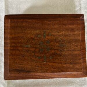 BEAUTIFUL OPENING WOODEN BOX WITH INLAY